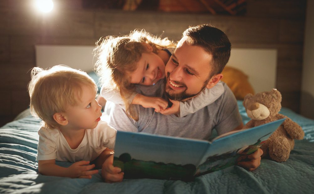 Evening,Family,Reading.,Father,Reads,Children,A,Book,Before,Going
